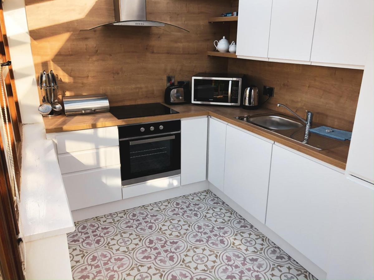 Hookless Holiday Homes Fethard Bagian luar foto
