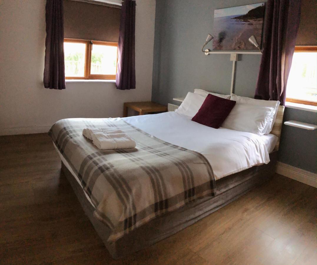 Hookless Holiday Homes Fethard Bagian luar foto